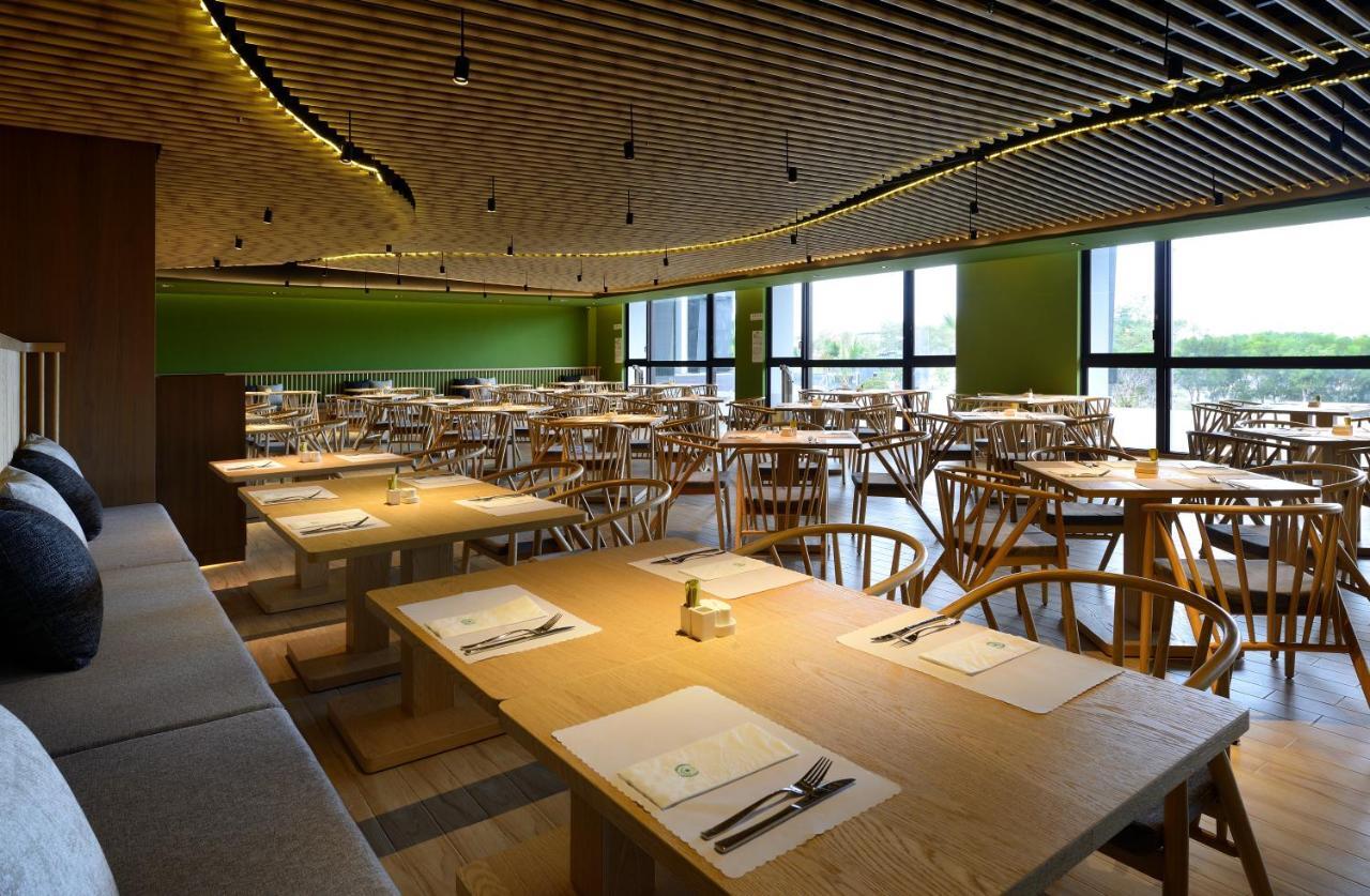 Evergreen Palace Hotel Chiayi Taibao Bagian luar foto The dining room at the restaurant