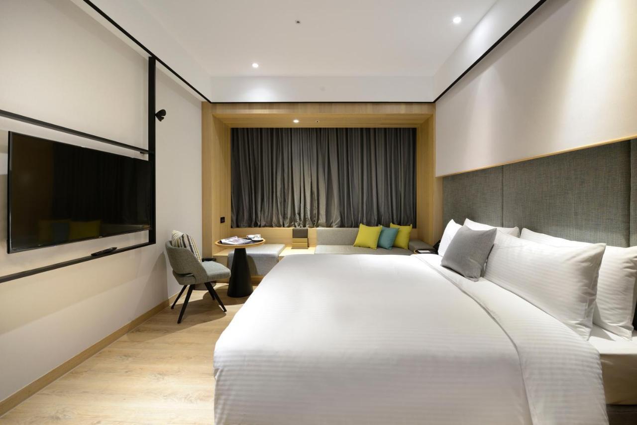Evergreen Palace Hotel Chiayi Taibao Bagian luar foto Deluxe Room