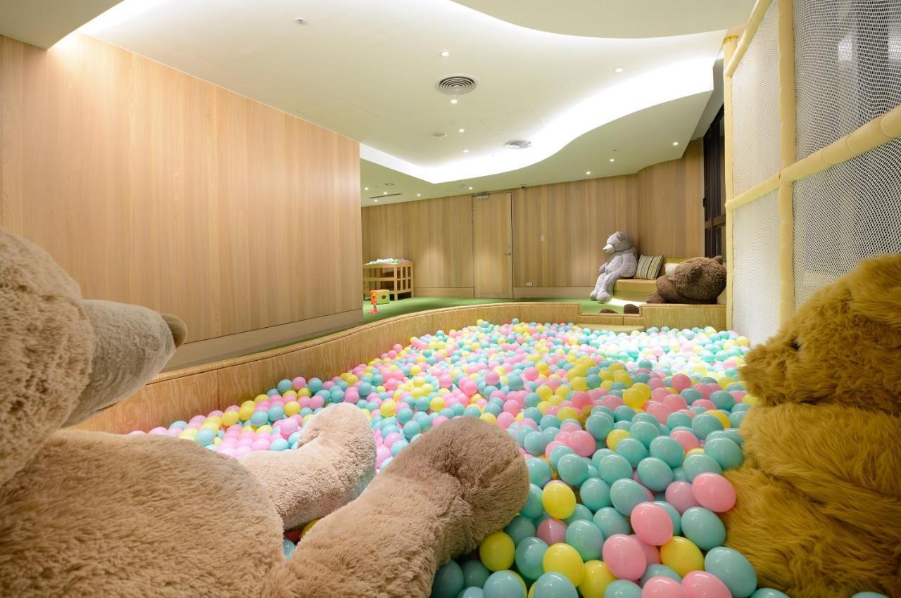 Evergreen Palace Hotel Chiayi Taibao Bagian luar foto Ball pit at a hotel in Hong Kong